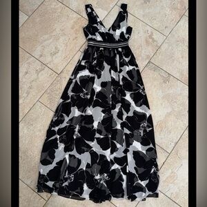 White House Black Market Floral Maxi Dress With Slit Size 6